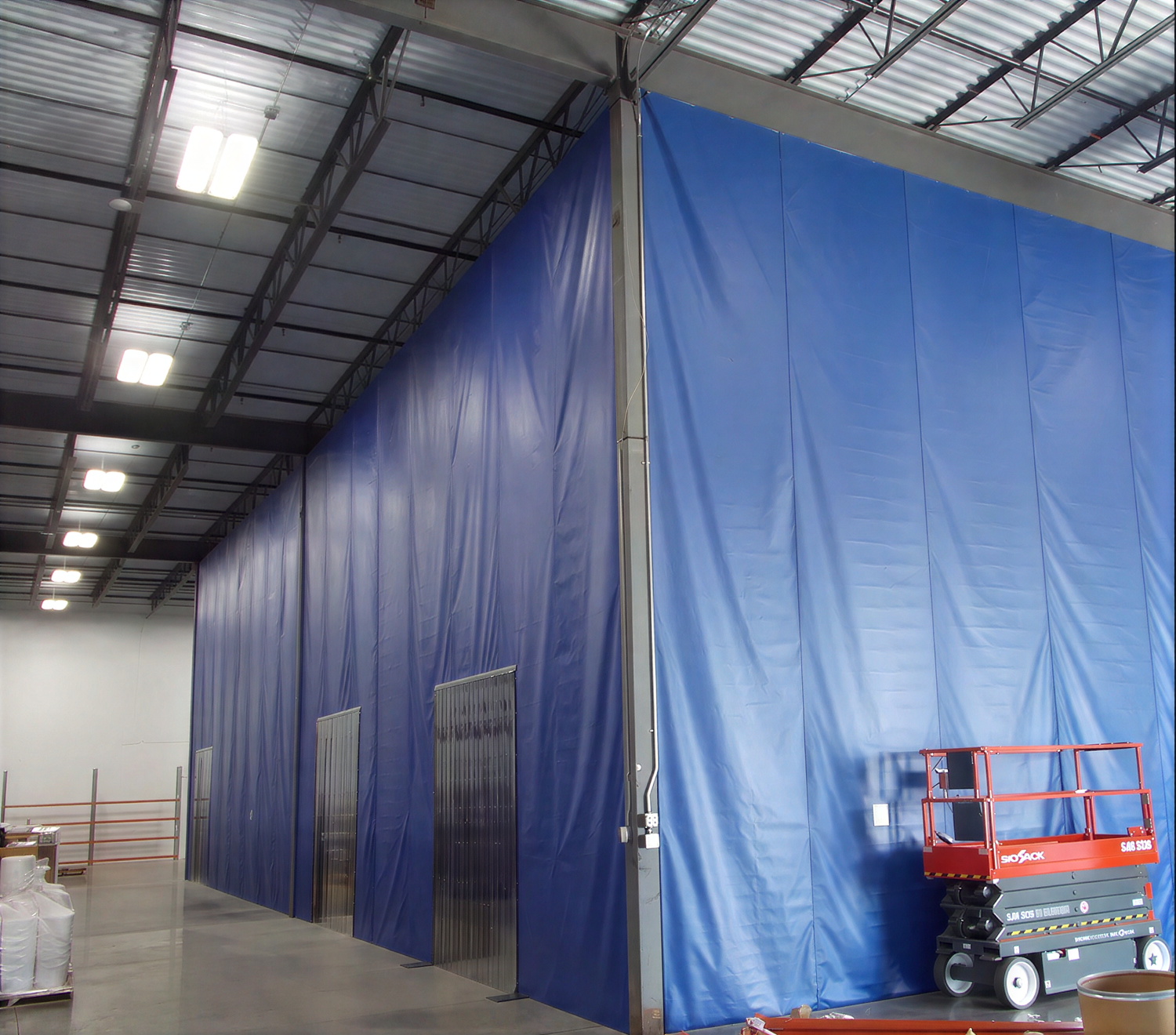warehouse-partition-curtains-wonder-3