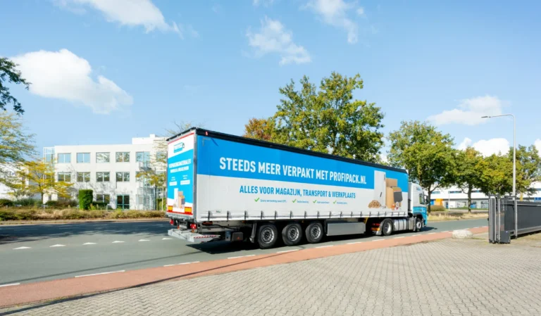 Transporttrailers met zeil door Arton